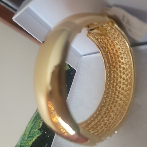 ADRIENNE VITTADINI-Yellow gold toned Rhinestone Hinged Bangle Bracelet.Brand new - Picture 6 of 9